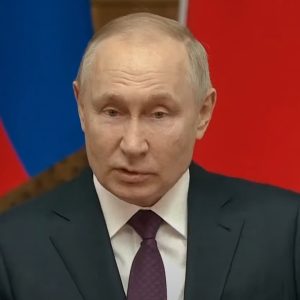 Putin có thể bị giết và Nga có thể chia thành các quốc gia hạt nhân nhỏ trong cuộc tắm máu kiểu Balkans, cựu nhân viên phân tích của CIA dự báo